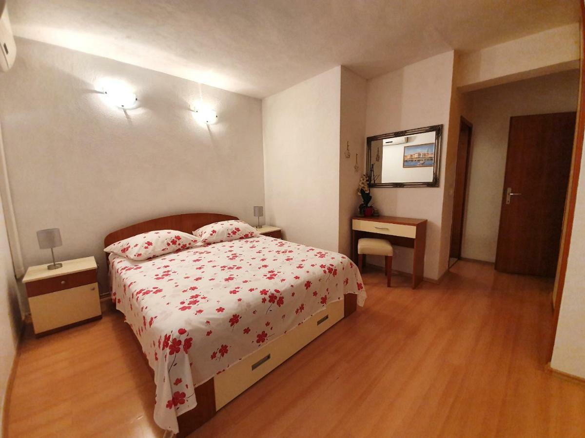 Apartmani Renata Brela Exterior foto